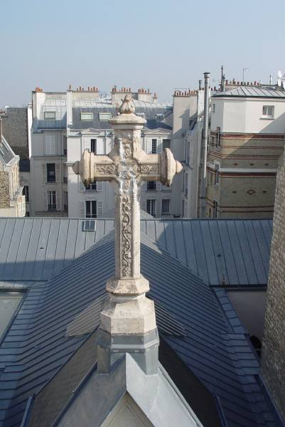 La croix et les tois de Paris