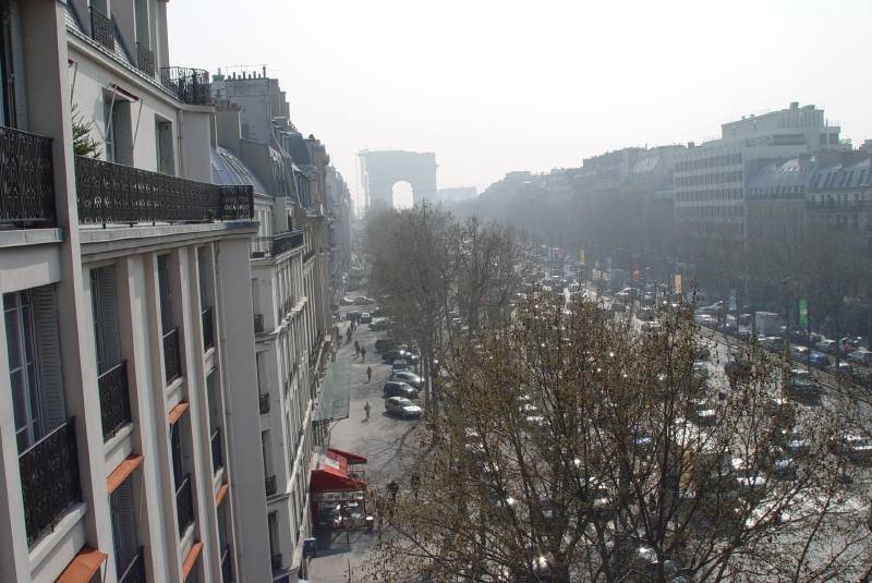 Avenue de la Grande Armée Paris vers l&#039;Arc de Triomphe